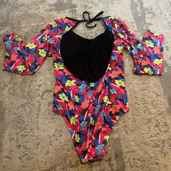 Vibrant Floral One Piece Size XL NWT - Picture 2 of 3